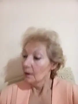 Snapshot of Calypso-Loove chatting on 12/17/25, 11:38 Calypso-Loove online show from 12/17/25, 11:38