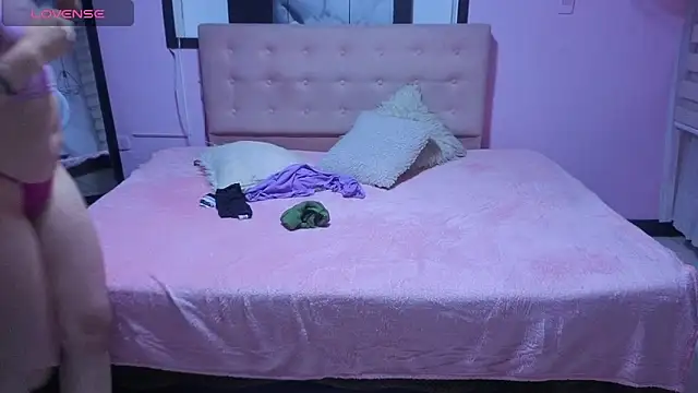 Sara valderrama  online show from 06/10/26, 12:04