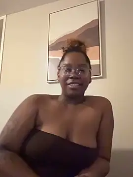 Snapshot of lovelytip chatting on 12/16/25, 05:56 lovelytip online show from 12/16/25, 05:56