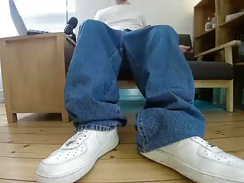 Snapshot of jonas_camboy chatting on 04/06/26, 12:17 jonas camboy online show from 04/06/26, 12:17