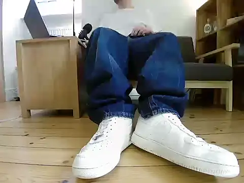 Snapshot of jonas_camboy chatting on 04/10/26, 04:01 jonas camboy online show from 04/10/26, 04:01
