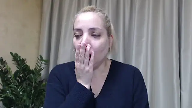 Snapshot of sweetpussy chatting on 11/09/25, 09:18 sweetpussy online show from 11/09/25, 09:18