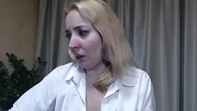 Snapshot of sweetpussy chatting on 11/23/25, 05:02 sweetpussy online show from 11/23/25, 05:02