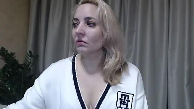 Snapshot of sweetpussy chatting on 11/27/25, 03:25 sweetpussy online show from 11/27/25, 03:25