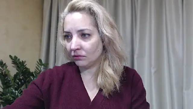 Snapshot of sweetpussy chatting on 12/14/25, 01:33 sweetpussy online show from 12/14/25, 01:33