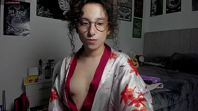 Snapshot of little__ammy chatting on 03/06/26, 05:48 little ammy online show from 03/06/26, 05:48