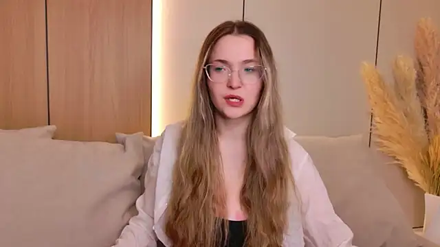 Snapshot of Lina_Sinerz chatting on 02/05/26, 03:49 Lina Sinerz online show from 02/05/26, 03:49
