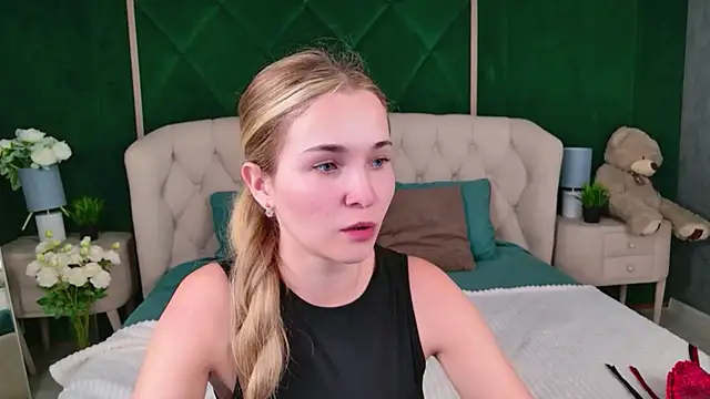 Lina Sinerz online show from 07/17/26, 03:39