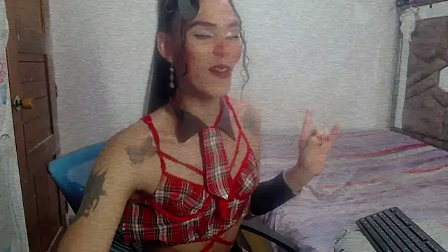 Snapshot of michaeldissts chatting on 12/15/25, 03:38 michaeldissts online show from 12/15/25, 03:38