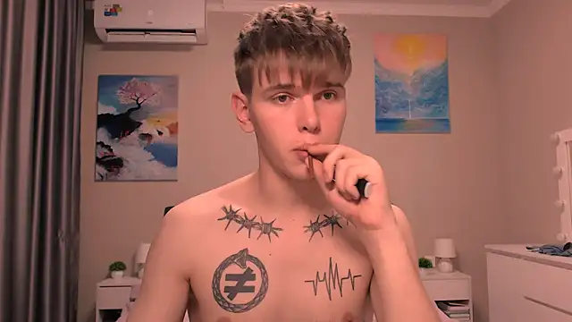 Snapshot of Fredd_Xanders chatting on 12/13/25, 08:14 Fredd Xanders online show from 12/13/25, 08:14