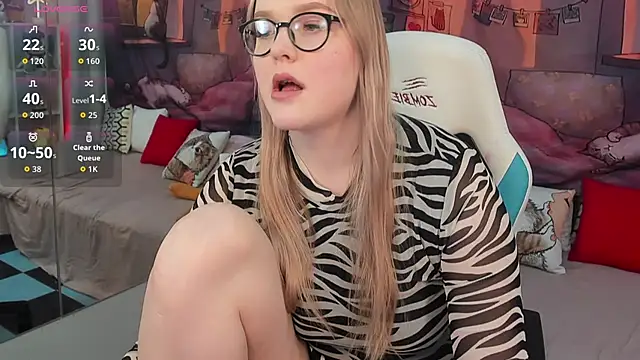 Snapshot of SallyPratt chatting on 12/05/25, 12:58 SallyPratt online show from 12/05/25, 12:58