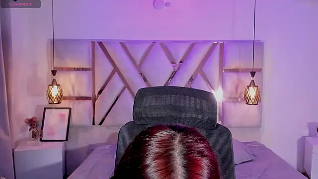 Snapshot of scarlettvg chatting on 12/14/25, 04:29 scarlettvg online show from 12/14/25, 04:29