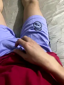 Snapshot of Sky1234- chatting on 12/15/25, 06:28 Sky1234- online show from 12/15/25, 06:28