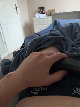 Snapshot of angei094 chatting on 12/14/25, 08:52 angei094 online show from 12/14/25, 08:52