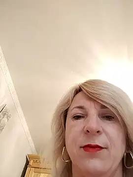 Snapshot of AhlyssaLove1155 chatting on 06/29/26, 02:40 AhlyssaLove1155 online show from 06/29/26, 02:40