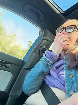 Snapshot of blondebombshell4343 chatting on 12/05/25, 05:53 blondebombshell4343 online show from 12/05/25, 05:53