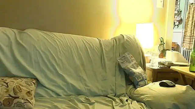 Snapshot of blondebombshell4343 chatting on 12/17/25, 11:11 blondebombshell4343 online show from 12/17/25, 11:11