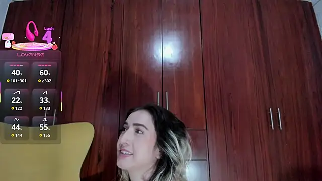 Snapshot of carly_grasso chatting on 11/13/25, 10:19 carly grasso online show from 11/13/25, 10:19