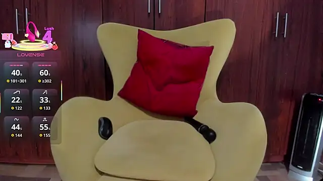 Snapshot of carly_grasso chatting on 12/14/25, 11:37 carly grasso online show from 12/14/25, 11:37