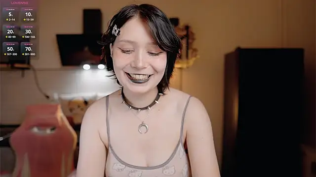 Snapshot of Nickari chatting on 06/26/26, 05:45 Nickari online show from 06/26/26, 05:45