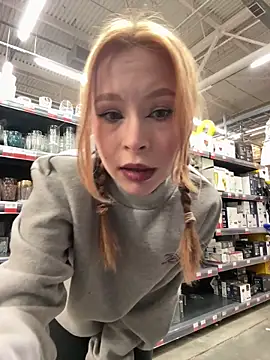 Snapshot of _Little_Ginger chatting on 12/14/25, 03:56 Little Ginger online show from 12/14/25, 03:56