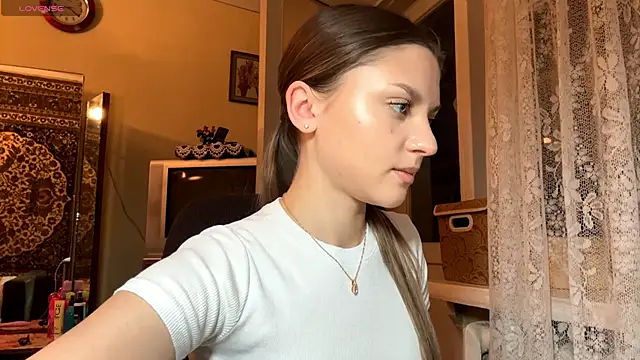 Snapshot of EnergeticMona chatting on 12/16/25, 02:11 EnergeticMona online show from 12/16/25, 02:11