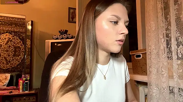 Snapshot of EnergeticMona chatting on 12/17/25, 03:07 EnergeticMona online show from 12/17/25, 03:07