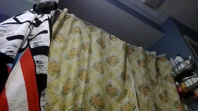 Snapshot of wecrulb chatting on 12/14/25, 08:02 wecrulb online show from 12/14/25, 08:02