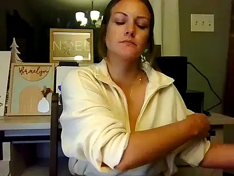 MagnoliaHoney online show from 12/22/25, 04:31