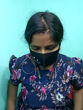 Snapshot of Anushka_singh32 chatting on 12/18/25, 03:23 Anushka singh32 online show from 12/18/25, 03:23