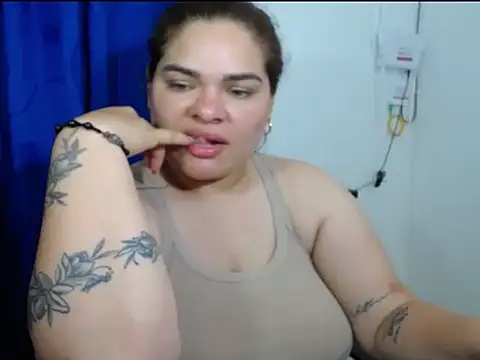 Snapshot of NinaFuentes2X chatting on 06/11/26, 03:26 NinaFuentes2X online show from 06/11/26, 03:26