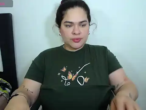 Snapshot of NinaFuentes2X chatting on 08/03/26, 03:27 NinaFuentes2X online show from 08/03/26, 03:27