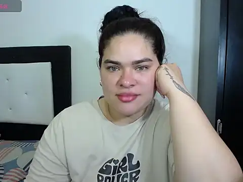 Snapshot of NinaFuentes2X chatting on 08/05/26, 02:36 NinaFuentes2X online show from 08/05/26, 02:36