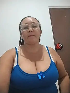 Snapshot of Nini_Love_ chatting on 01/17/26, 05:23 Nini Love online show from 01/17/26, 05:23