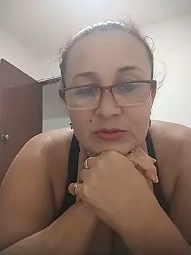 Snapshot of Nini_Love_ chatting on 03/05/26, 01:23 Nini Love online show from 03/05/26, 01:23