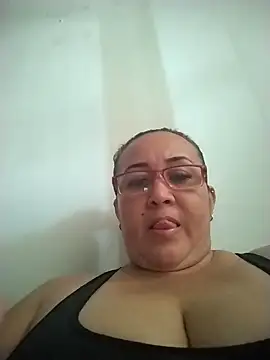 Snapshot of Nini_Love_ chatting on 04/04/26, 07:33 Nini Love online show from 04/04/26, 07:33
