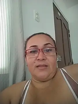 Snapshot of Nini_Love_ chatting on 04/05/26, 02:14 Nini Love online show from 04/05/26, 02:14