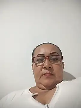 Snapshot of Nini_Love_ chatting on 04/06/26, 05:19 Nini Love online show from 04/06/26, 05:19