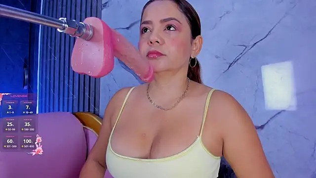 Snapshot of shayra_boobs2 chatting on 02/16/26, 10:44 shayra boobs2 online show from 02/16/26, 10:44