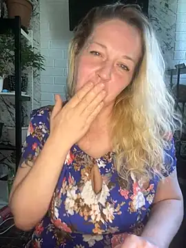 JenniferCarmen online show from 06/18/26, 09:14