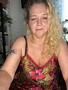 JenniferCarmen online show from 07/04/26, 03:24