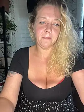 JenniferCarmen online show from 07/15/26, 08:41