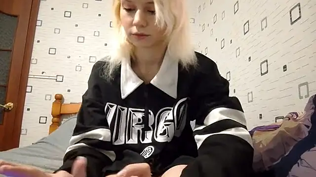 Snapshot of Sofalakers chatting on 12/14/25, 01:27 Sofalakers online show from 12/14/25, 01:27