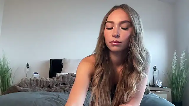 KiraSkys online show from 06/30/26, 11:17