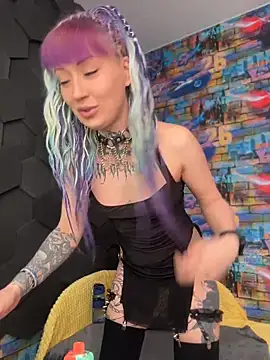 Snapshot of Tattoo__Moon chatting on 04/30/26, 10:47 Tattoo Moon online show from 04/30/26, 10:47