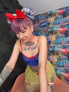 Snapshot of Tattoo__Moon chatting on 05/13/26, 12:19 Tattoo Moon online show from 05/13/26, 12:19