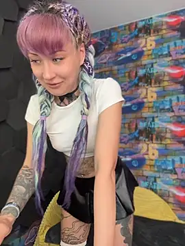 Snapshot of Tattoo__Moon chatting on 05/18/26, 04:07 Tattoo Moon online show from 05/18/26, 04:07