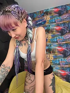 Snapshot of Tattoo__Moon chatting on 05/19/26, 01:11 Tattoo Moon online show from 05/19/26, 01:11
