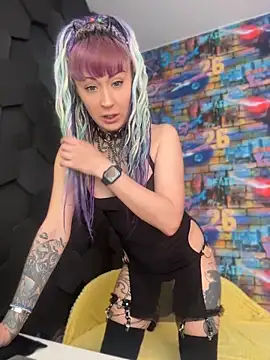 Snapshot of Tattoo__Moon chatting on 05/22/26, 12:18 Tattoo Moon online show from 05/22/26, 12:18
