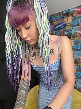 Snapshot of Tattoo__Moon chatting on 05/29/26, 12:30 Tattoo Moon online show from 05/29/26, 12:30